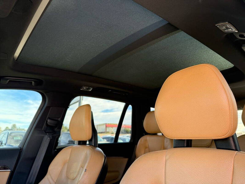 2016 Volvo XC90 T6 Momentum