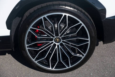 2025 Lamborghini Urus SE