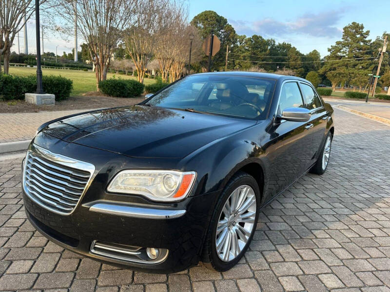 2011 Chrysler 300 null photo 17