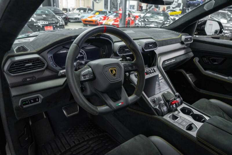 2023 Lamborghini Urus Performante