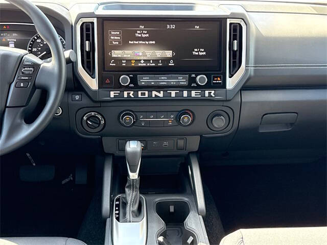 2025 Nissan Frontier SV