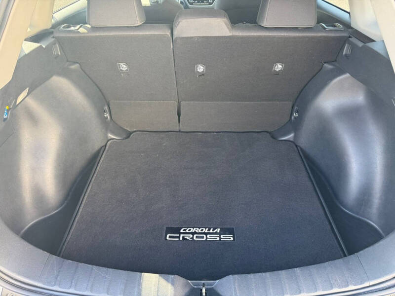 2024 Toyota Corolla Cross LE