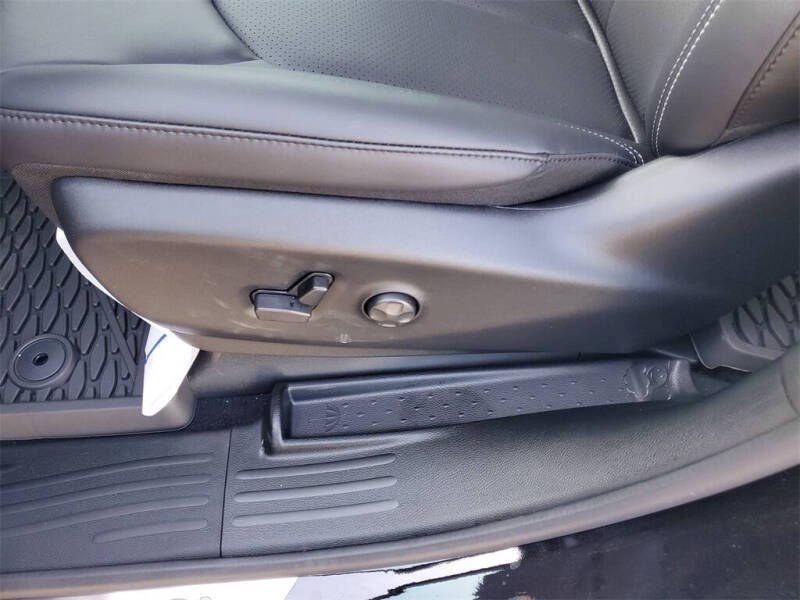 2025 Chrysler Voyager LX