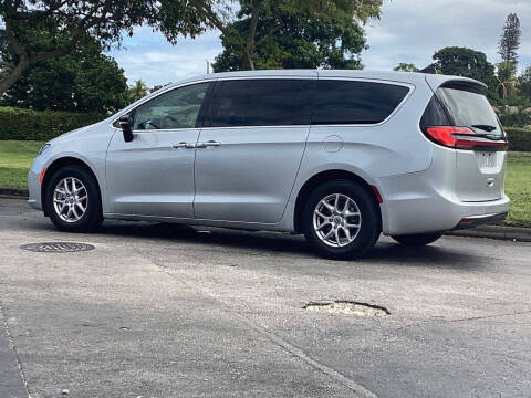 2024 Chrysler Pacifica Touring L