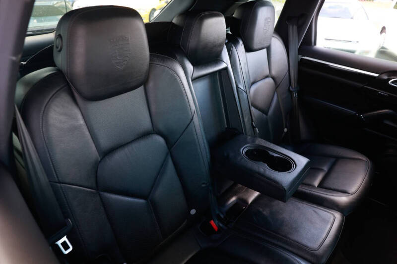 2014 Porsche Cayenne Platinum