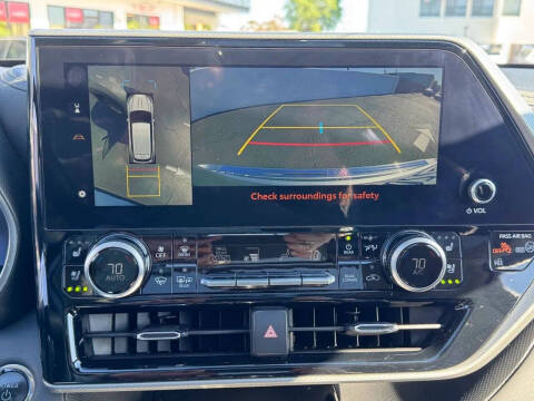 2023 Toyota Highlander Hybrid Platinum