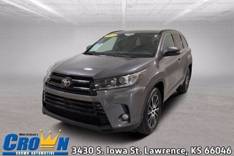 2018 Toyota Highlander for sale at Crown Automotive of Lawrence Kansas in Lawrence KS