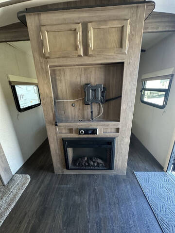 2018 Winnebago Winnie Plus 27RBDS