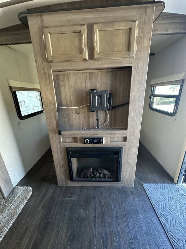2018 Winnebago Winnie Plus 27RBDS