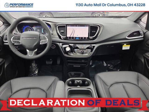 2027 Chrysler Pacifica Select