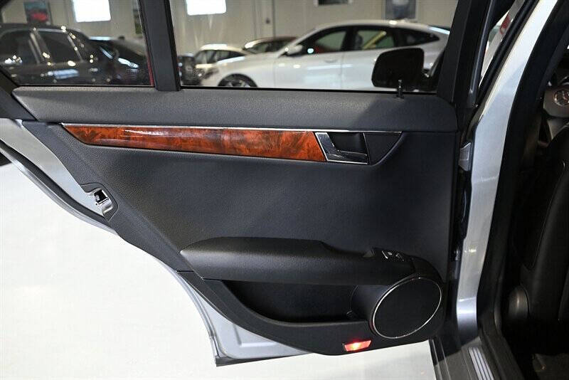 2009 Mercedes-Benz C-Class 31