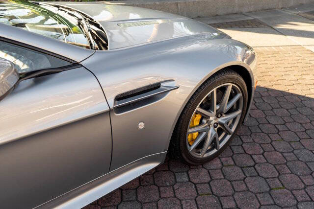 2015 Aston Martin V8 Vantage 31