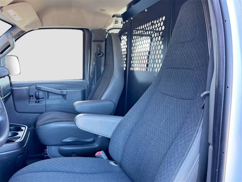 2022 Chevrolet Express 2500