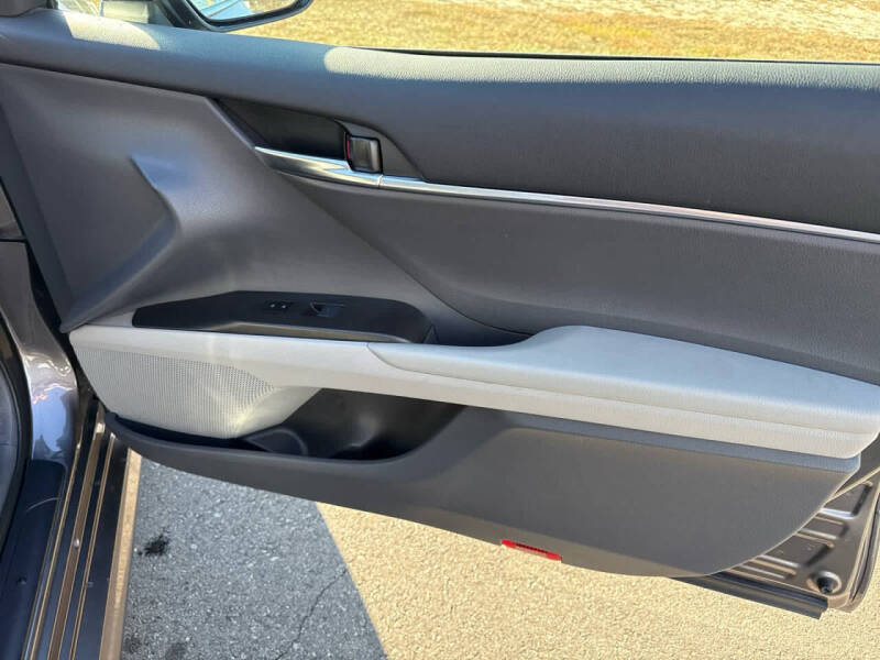 2024 Toyota Camry Hybrid LE