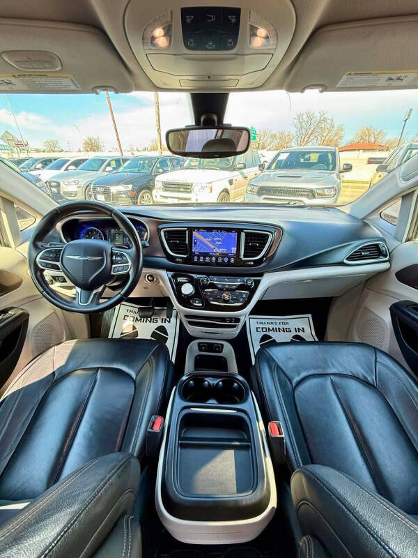 2017 Chrysler Pacifica Touring-L