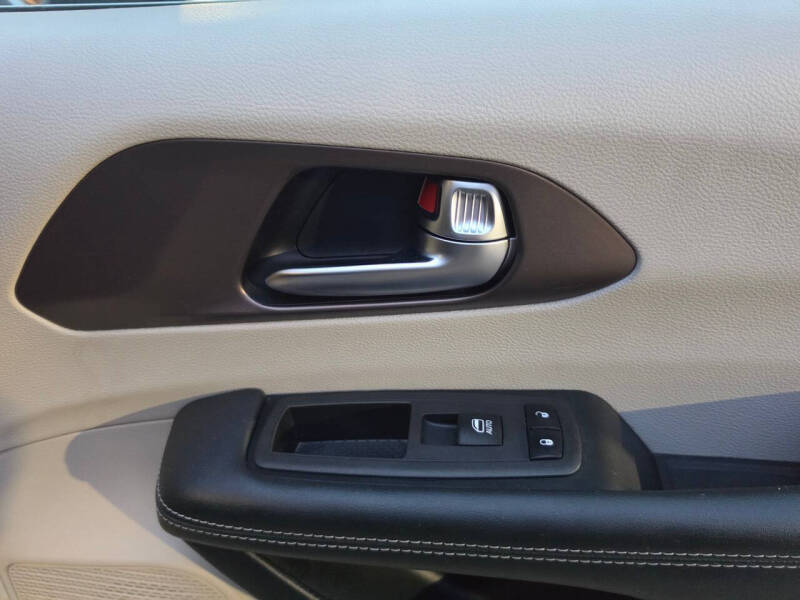 2021 Chrysler Voyager LX