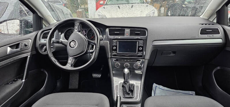 2018 Volkswagen Golf TSI S