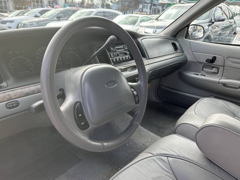 1999 Ford Crown Victoria LX