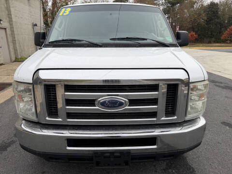 2013 Ford E-Series E-350 SD XLT