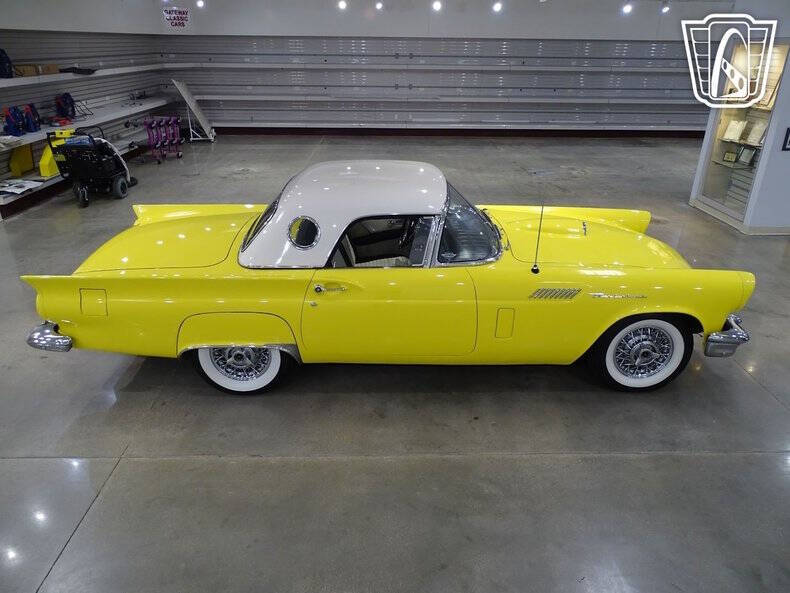 1957 Ford Thunderbird