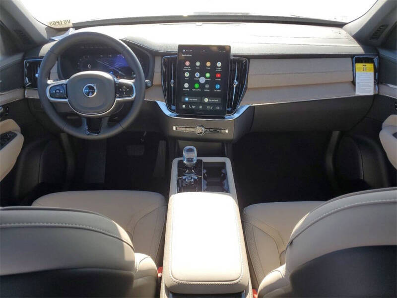 2025 Volvo XC90 B6 Core Bright Theme