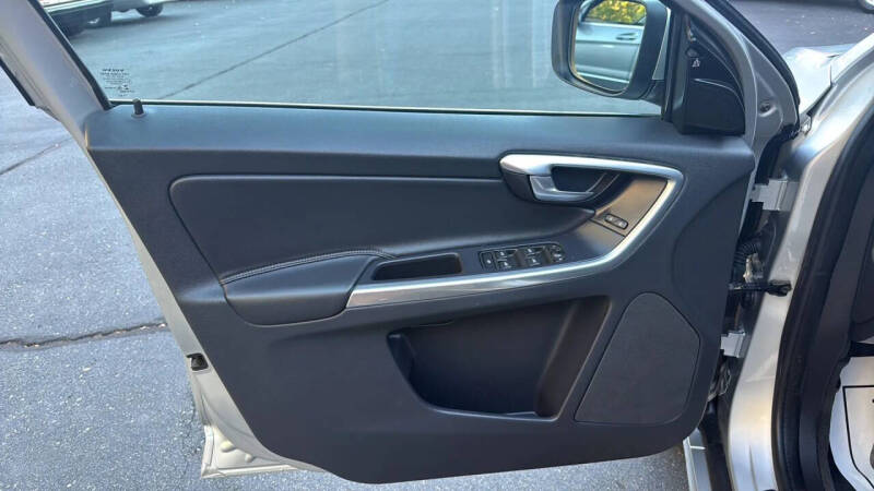 2016 Volvo XC60 T5 Premier