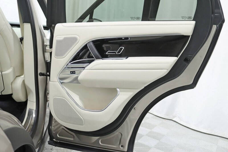 2025 Land Rover Range Rover P530 SE