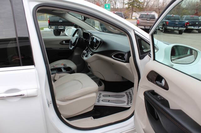 2017 Chrysler Pacifica Touring-L