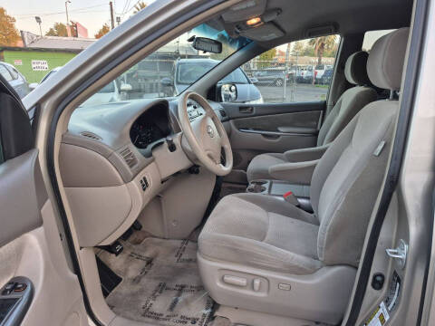 2007 Toyota Sienna LE 7-Passenger