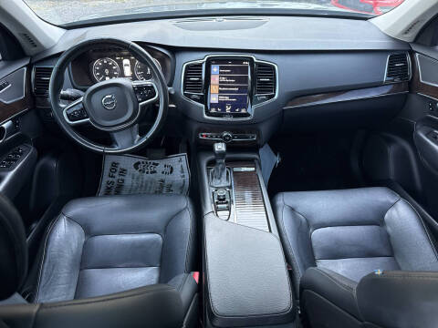 2017 Volvo XC90 T5 Momentum