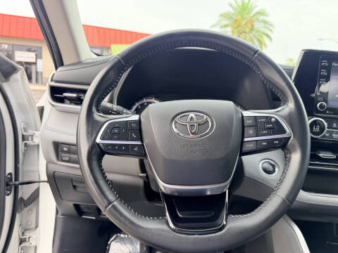 2021 Toyota Highlander LE