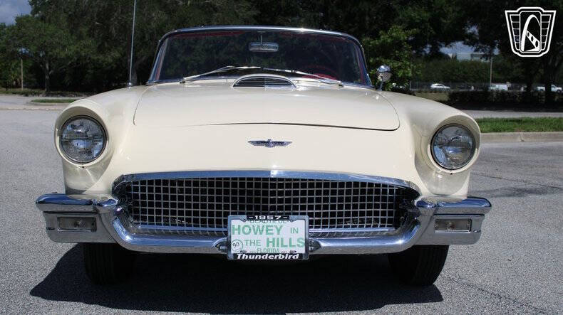 1957 Ford Thunderbird