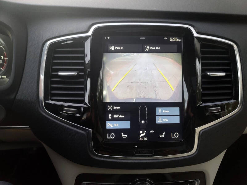 2017 Volvo XC90 T6 Momentum