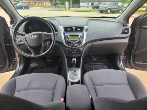 2013 Hyundai Accent SE