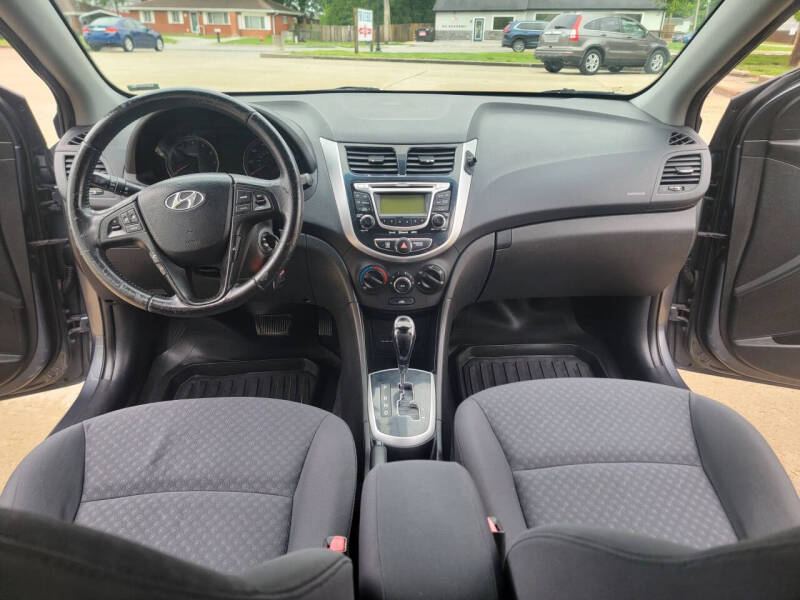 2013 Hyundai Accent SE