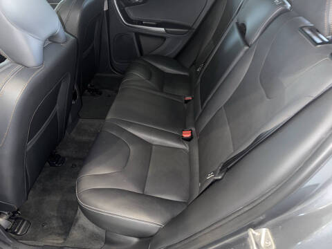 2018 Volvo V60 Cross Country T5 Platinum