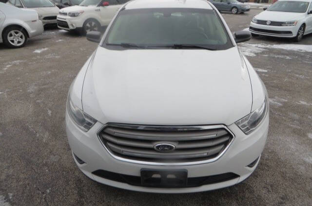 2013 Ford Taurus SE