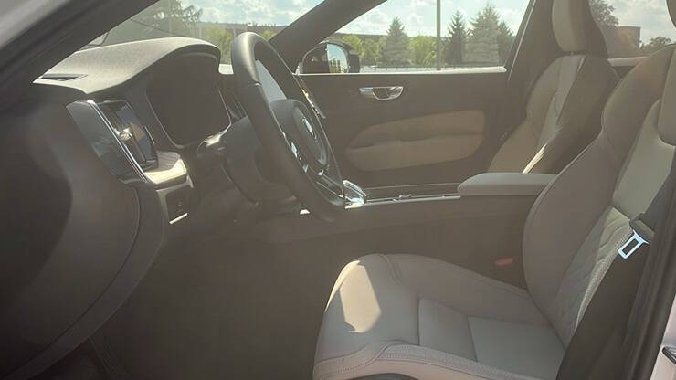 2026 Volvo XC60 B5 Plus