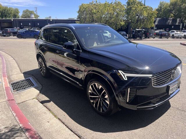 2025 Volvo XC90 T8 Plus Bright Theme 7P