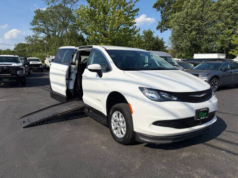 2022 Chrysler Voyager LX