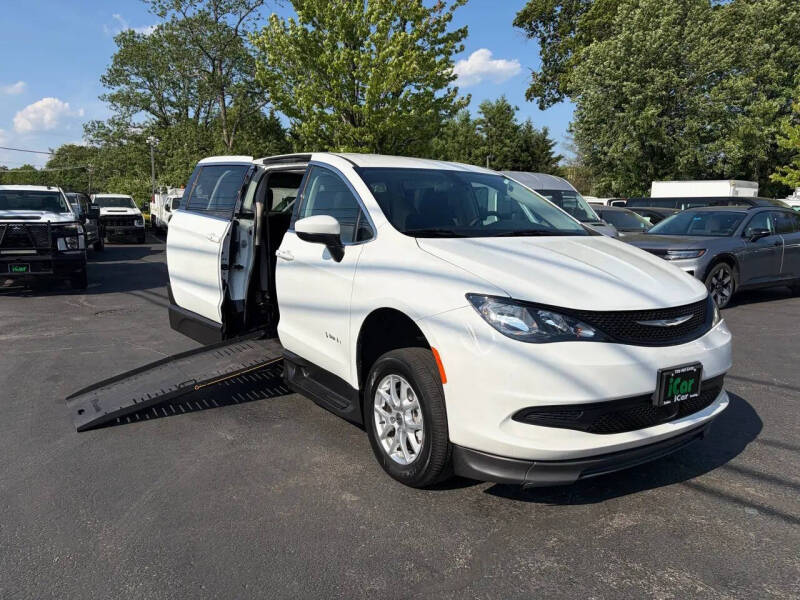2022 Chrysler Voyager LX