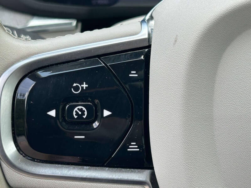 2023 Volvo XC60 B5 Plus Bright Theme