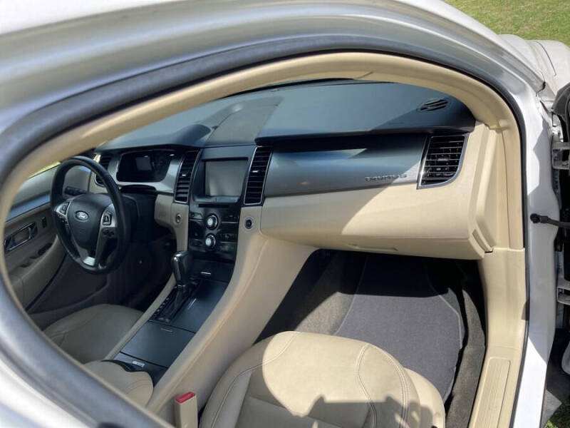 2014 Ford Taurus SEL