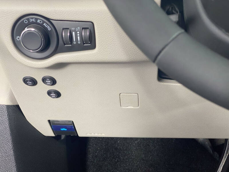 2024 Chrysler Voyager LX