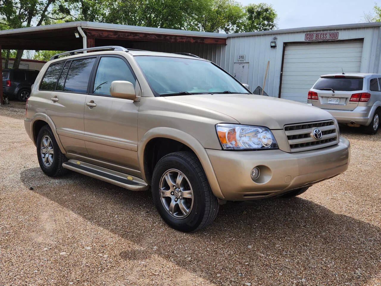 2005 Toyota Highlander for sale at AUTHE VENTURES AUTO in Red Oak, TX