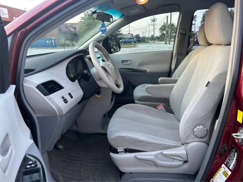 2011 Toyota Sienna Base 7-Passenger