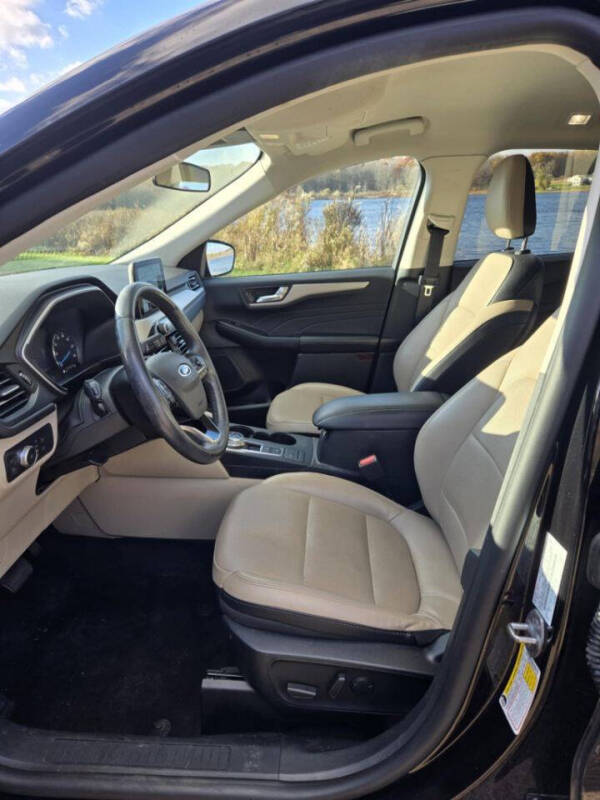 2022 Ford Escape Hybrid SEL