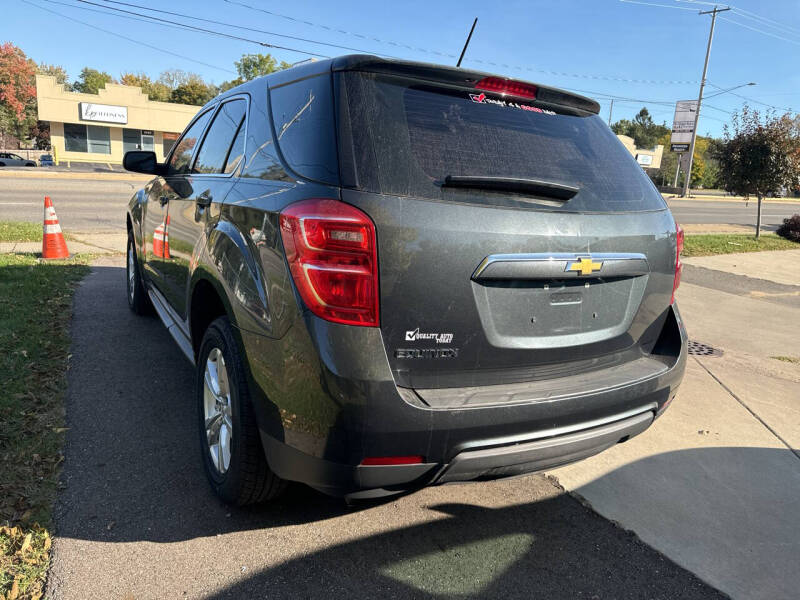 2017 Chevrolet Equinox LS photo 2