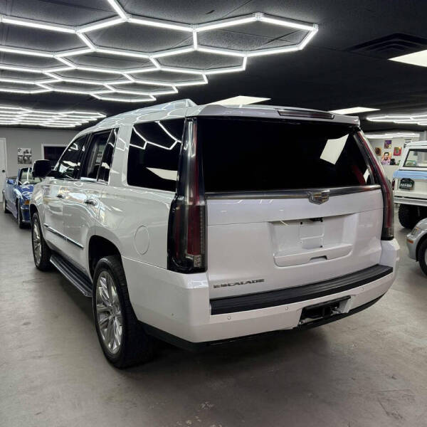 2017 Cadillac Escalade Luxury