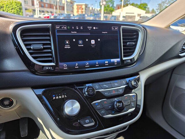 2024 Chrysler Pacifica Touring L